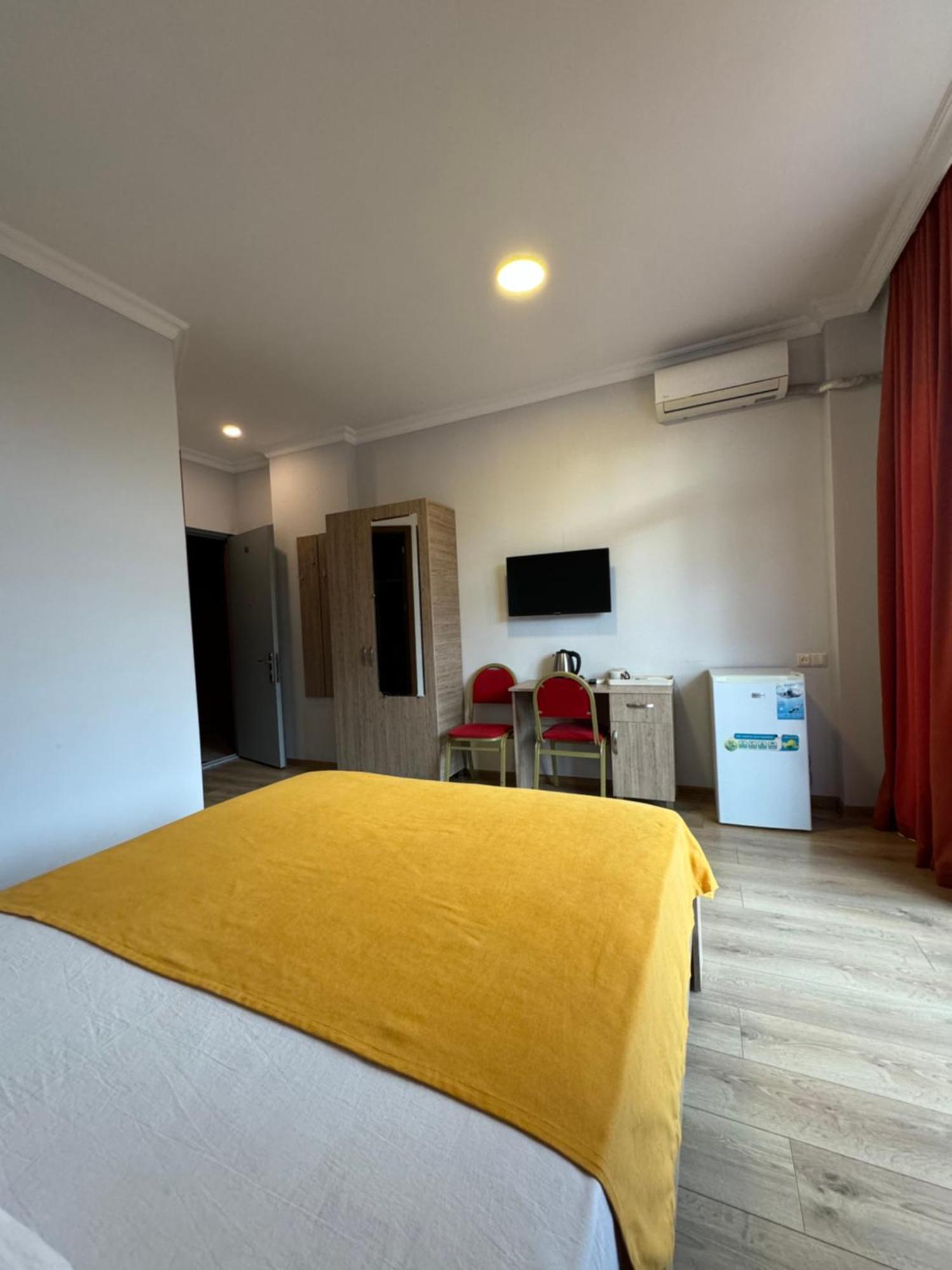 Colibri Apartamento Batumi Exterior foto